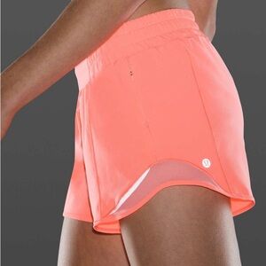 HOTTY HOT LOW RISE SHORT 4" size 6 Tall Like New